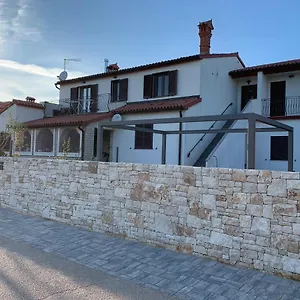 https://apartments-piutti.in-istria.net