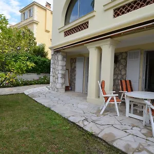 https://appartement-depoque-avec-jardin-et-parking-4-personnes.fr-provencehotel.com